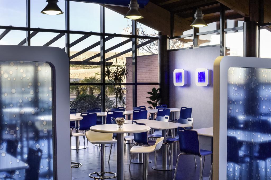 ホテル Ibis Budget Madrid Alcala De Henares La Dehesa エクステリア 写真